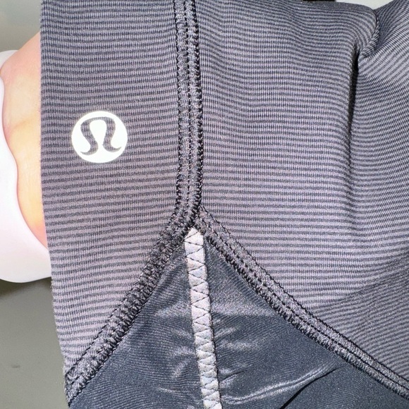 Lululemon Black and Grey Cropped Pinstriped Athletic Leggings Size 4 - Picture 8 of 10